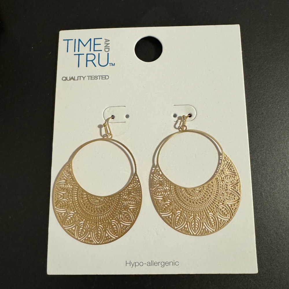 Time and Tru Gold Hoop Earrings